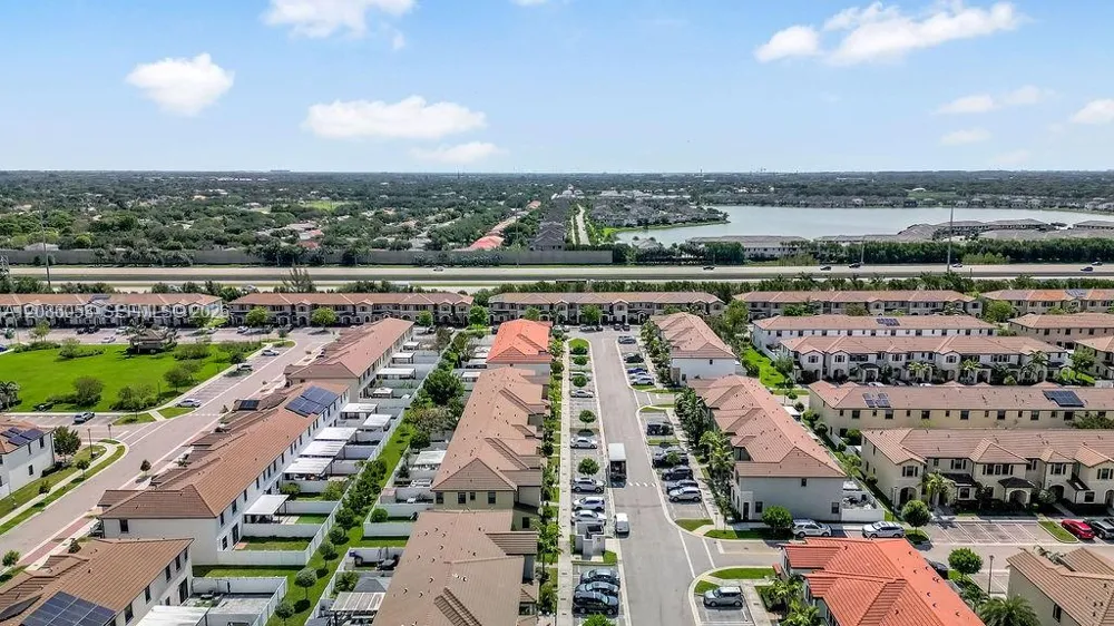 10657 W 32nd Ln Hialeah, FL 33018