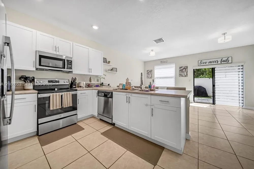 10657 W 32nd Ln Hialeah, FL 33018