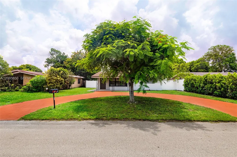 2631 Alcazar Dr Miramar, FL 33023