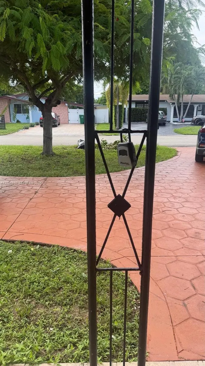 2631 Alcazar Dr Miramar, FL 33023