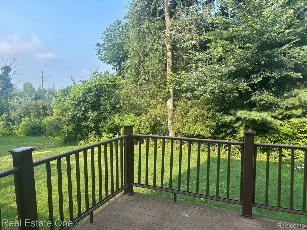 1417 Pond View Court Wixom City, MI 48393