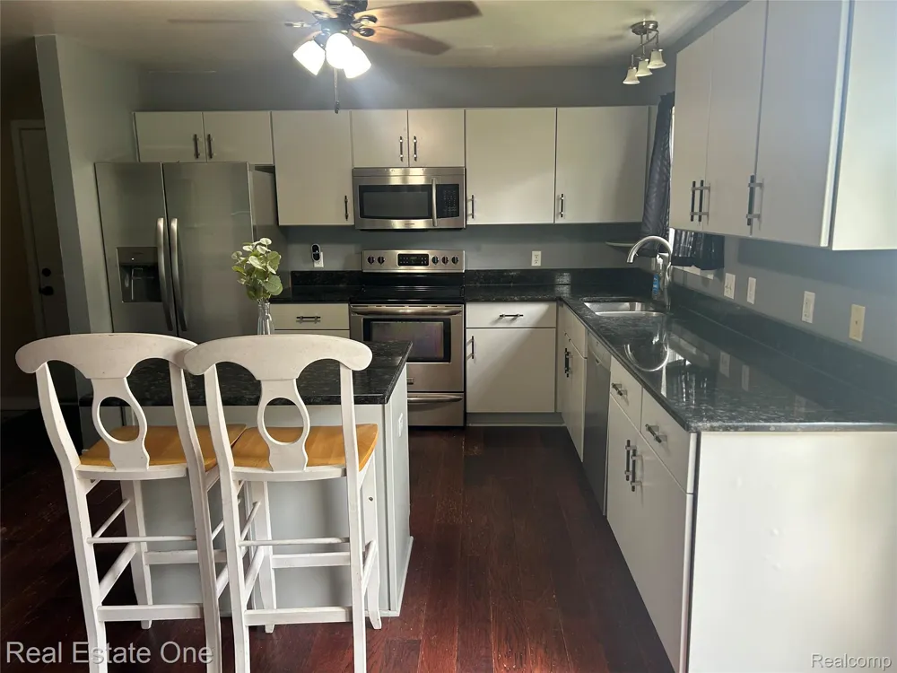 1417 Pond View Court Wixom City, MI 48393