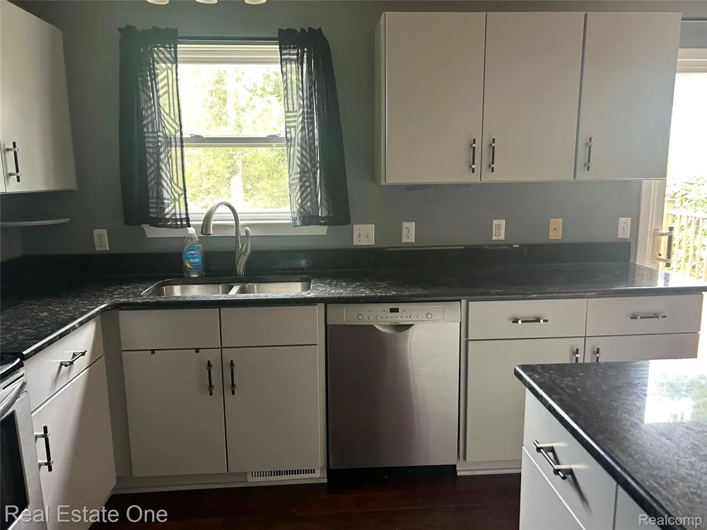 1417 Pond View Court Wixom City, MI 48393