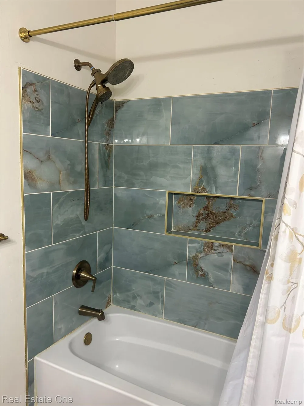 1417 Pond View Court Wixom City, MI 48393