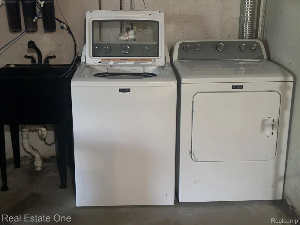1417 Pond View Court Wixom City, MI 48393