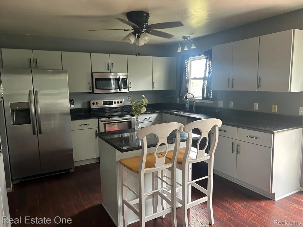 1417 Pond View Court Wixom City, MI 48393