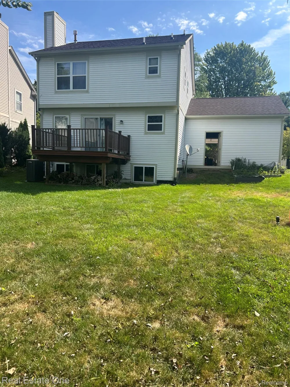 1417 Pond View Court Wixom City, MI 48393