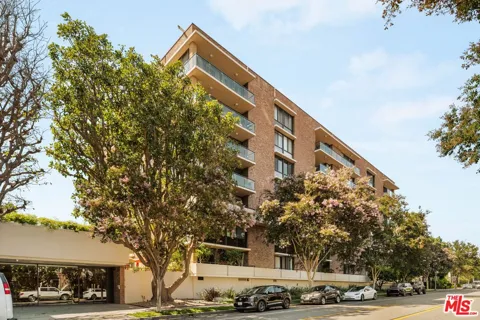 211 S Spalding Drive