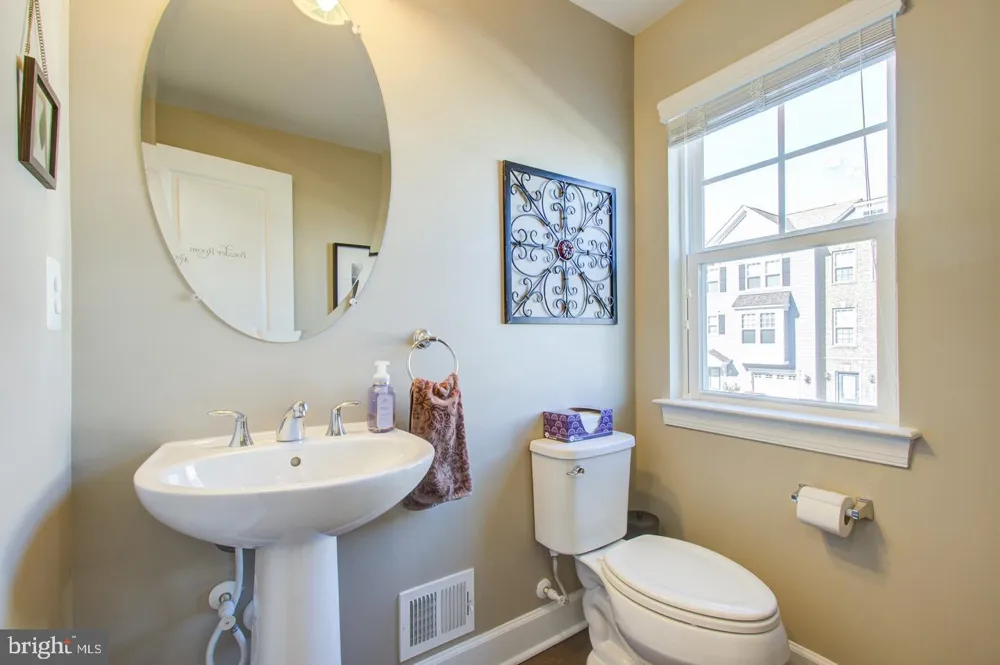 10554 HINTON WAY Manassas, VA 20112