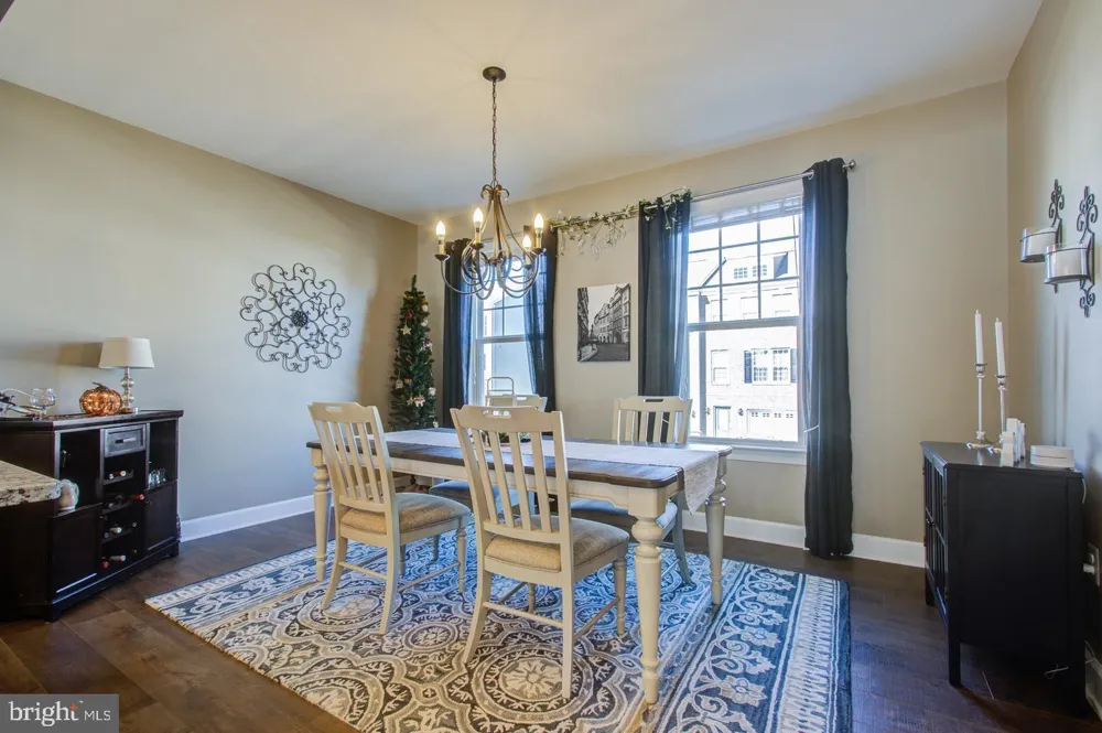 10554 HINTON WAY Manassas, VA 20112
