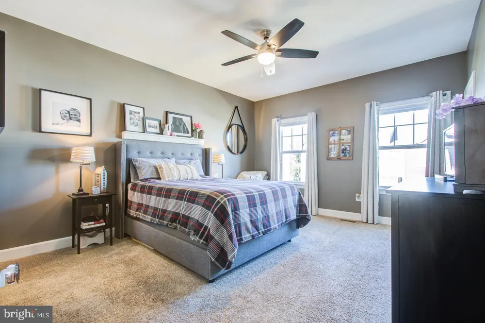 10554 HINTON WAY Manassas, VA 20112