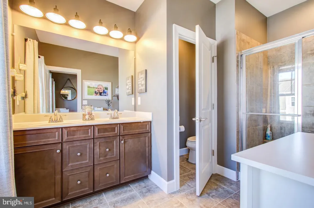 10554 HINTON WAY Manassas, VA 20112