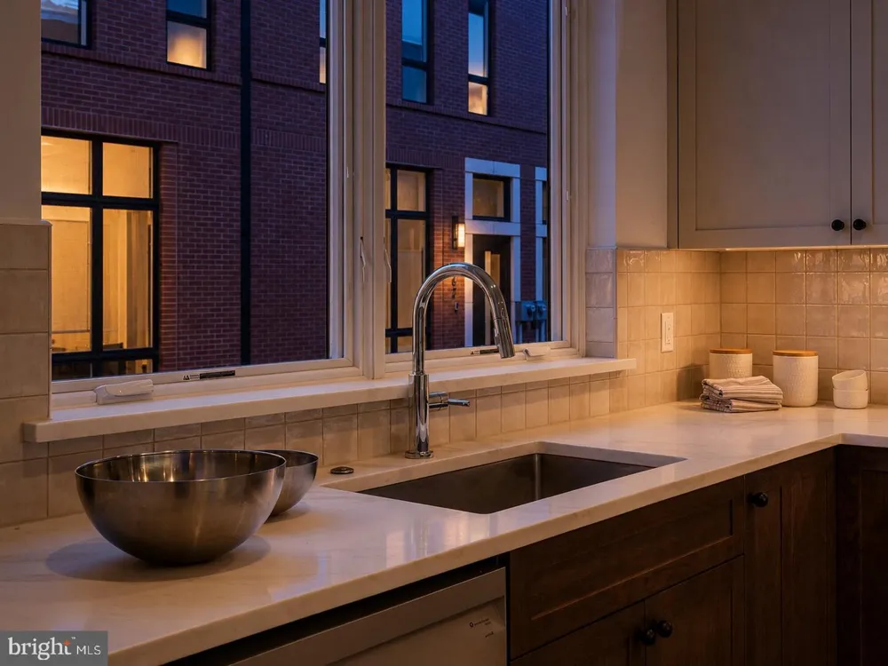 952 6TH STREET Philadelphia, PA 19123