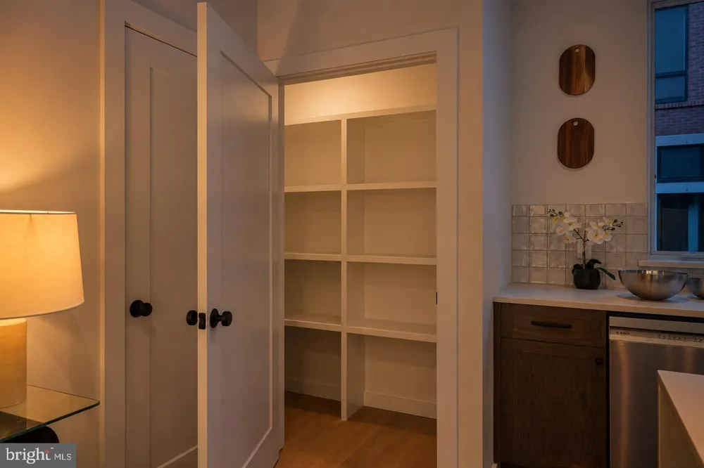 952 6TH STREET Philadelphia, PA 19123