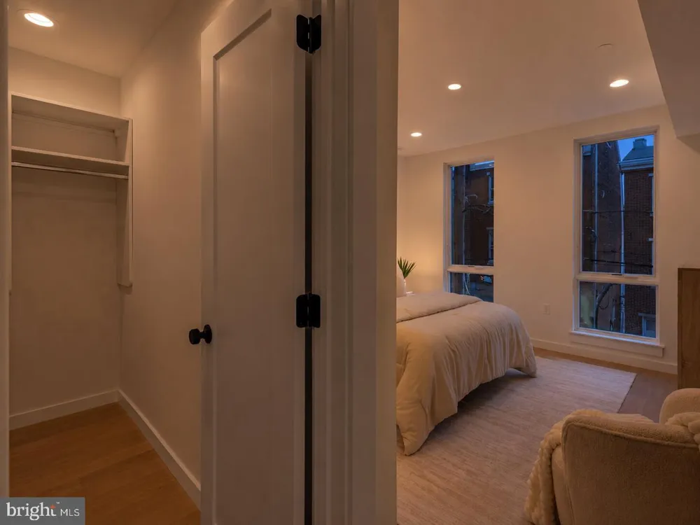 952 6TH STREET Philadelphia, PA 19123
