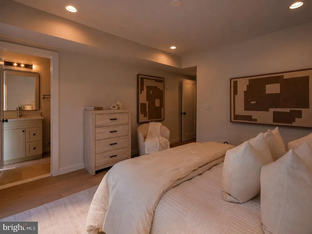 952 6TH STREET Philadelphia, PA 19123