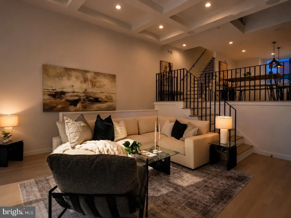 952 6TH STREET Philadelphia, PA 19123