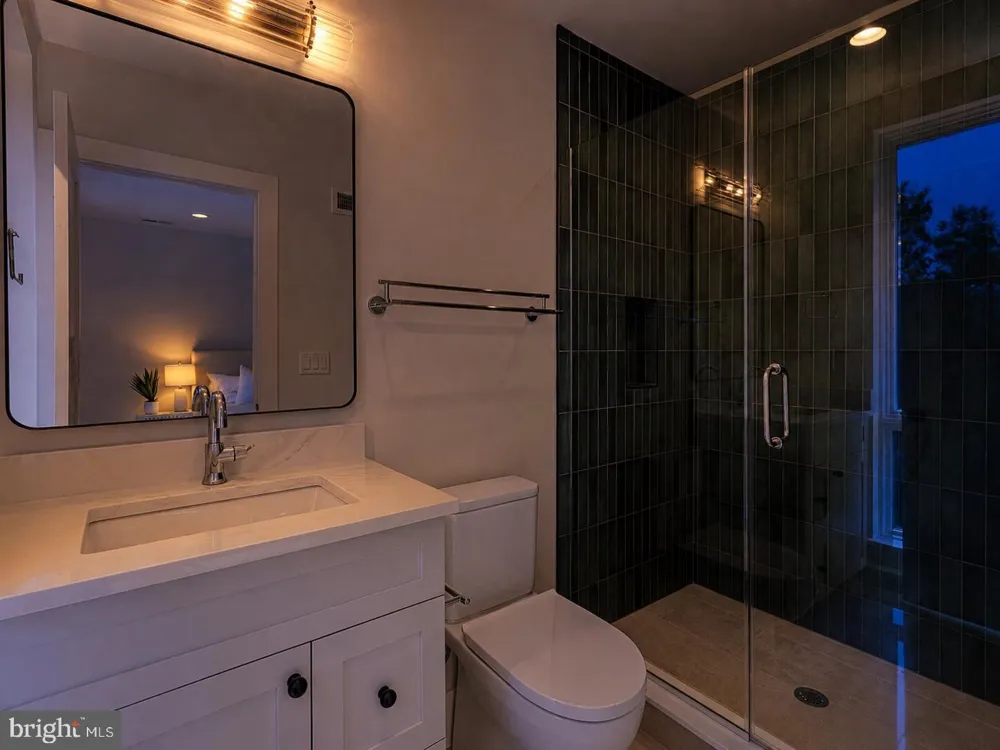 952 6TH STREET Philadelphia, PA 19123