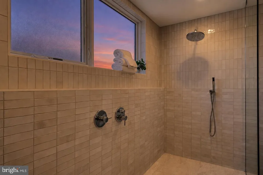 952 6TH STREET Philadelphia, PA 19123