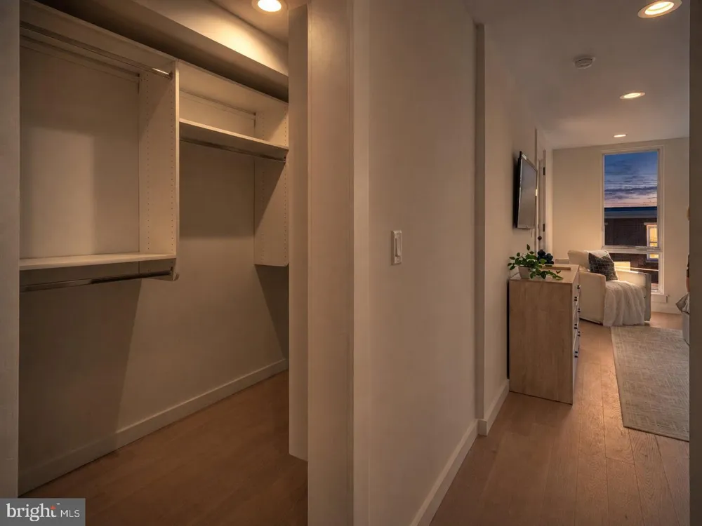 952 6TH STREET Philadelphia, PA 19123