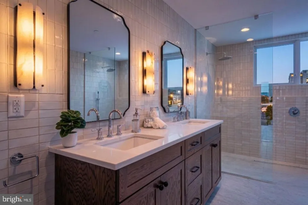 952 6TH STREET Philadelphia, PA 19123