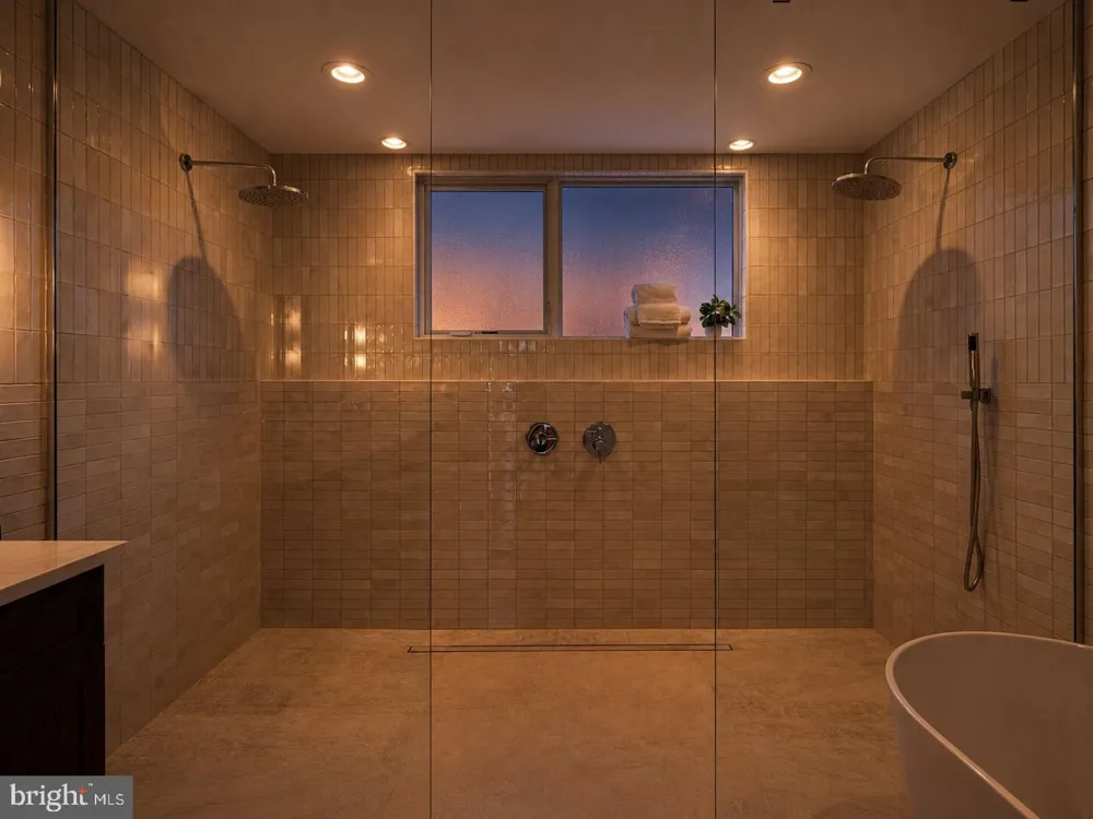952 6TH STREET Philadelphia, PA 19123