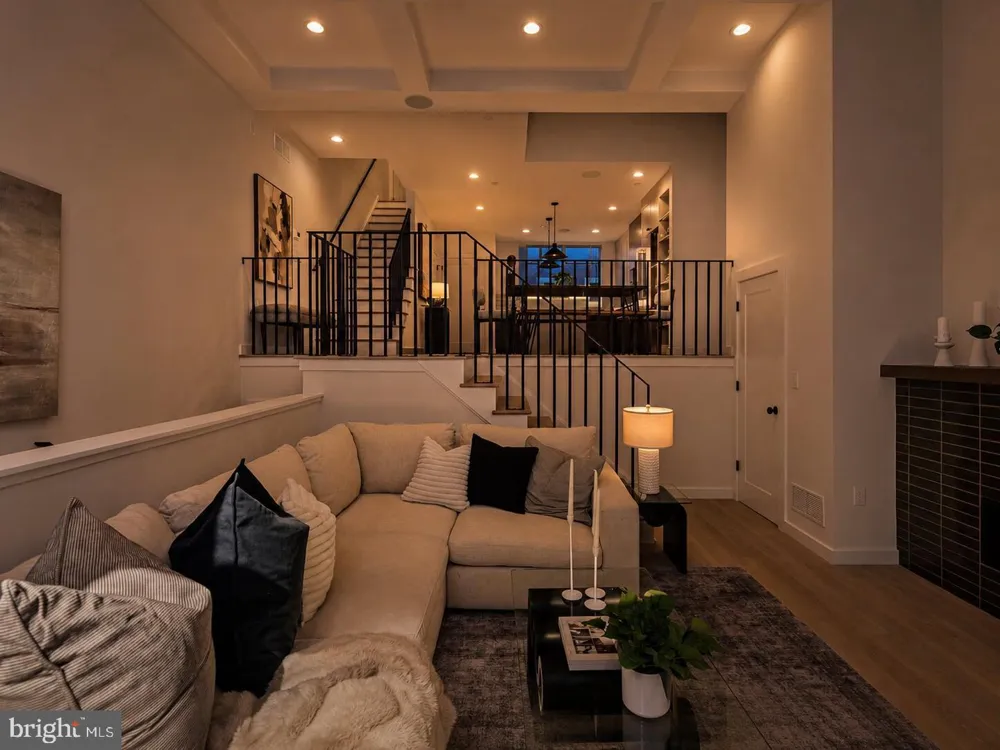 952 6TH STREET Philadelphia, PA 19123