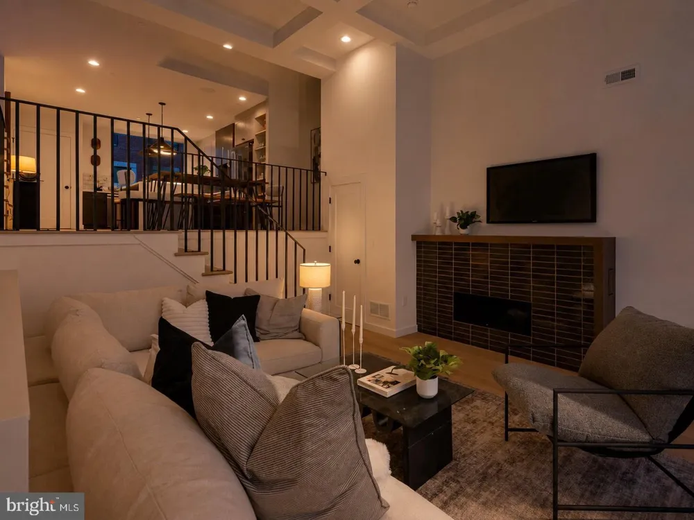 952 6TH STREET Philadelphia, PA 19123