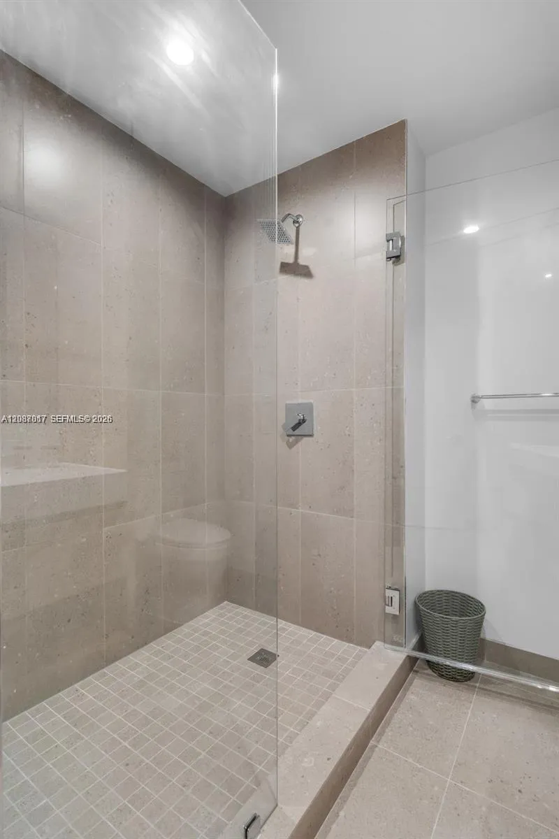 11 NE 6th St #2207 Miami, FL 33132
