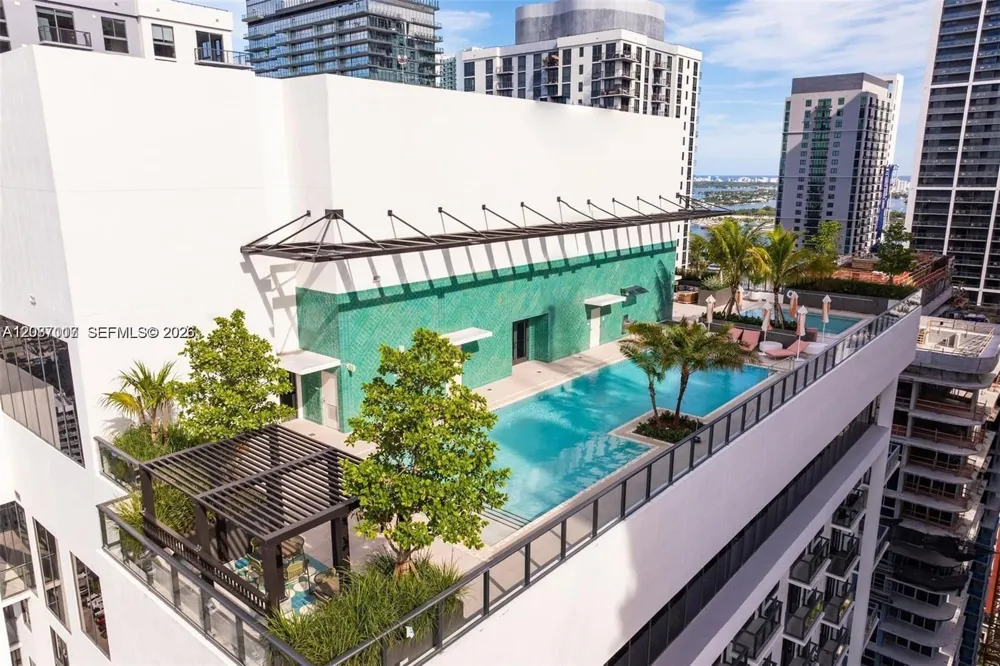 11 NE 6th St #2207 Miami, FL 33132