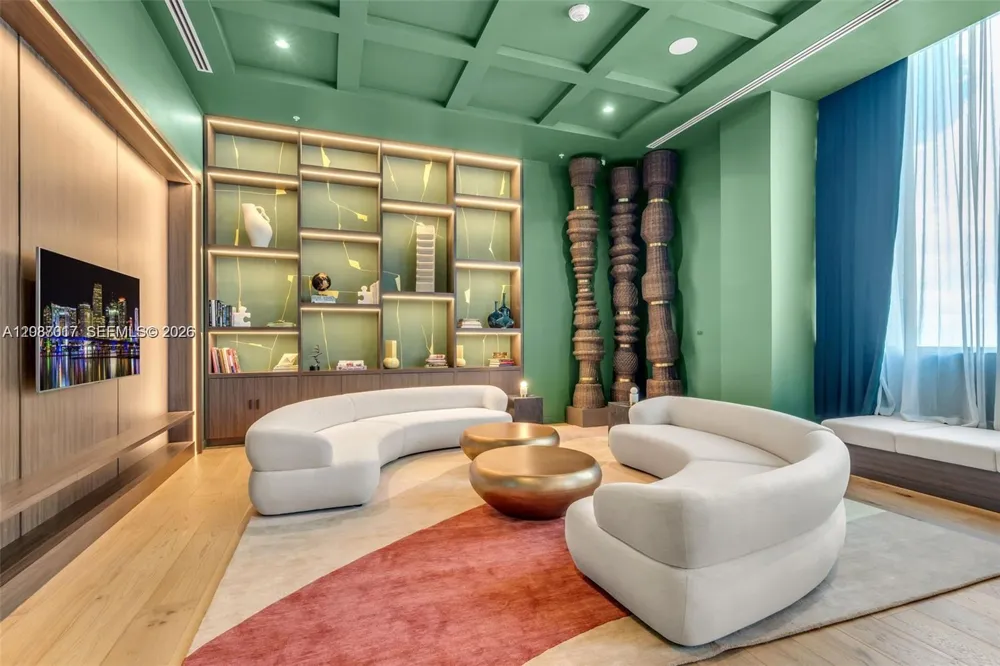 11 NE 6th St #2207 Miami, FL 33132