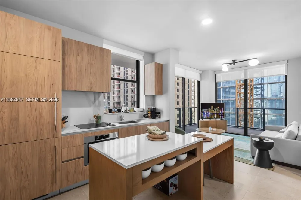 11 NE 6th St #2207 Miami, FL 33132