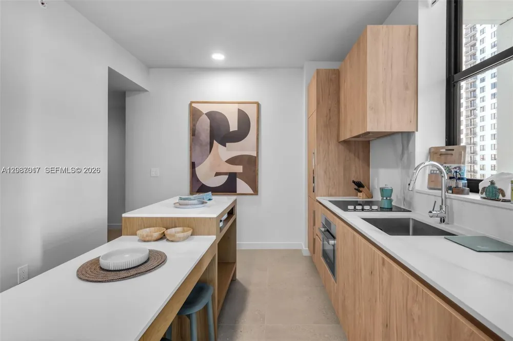 11 NE 6th St #2207 Miami, FL 33132