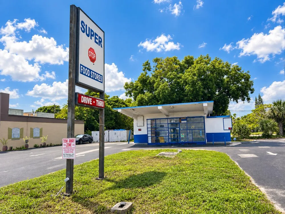 1621 Cypress Road Pompano Beach, FL 33060