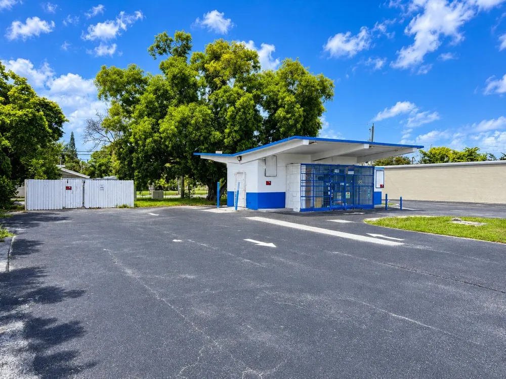 1621 Cypress Road Pompano Beach, FL 33060