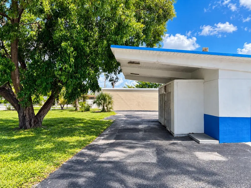 1621 Cypress Road Pompano Beach, FL 33060