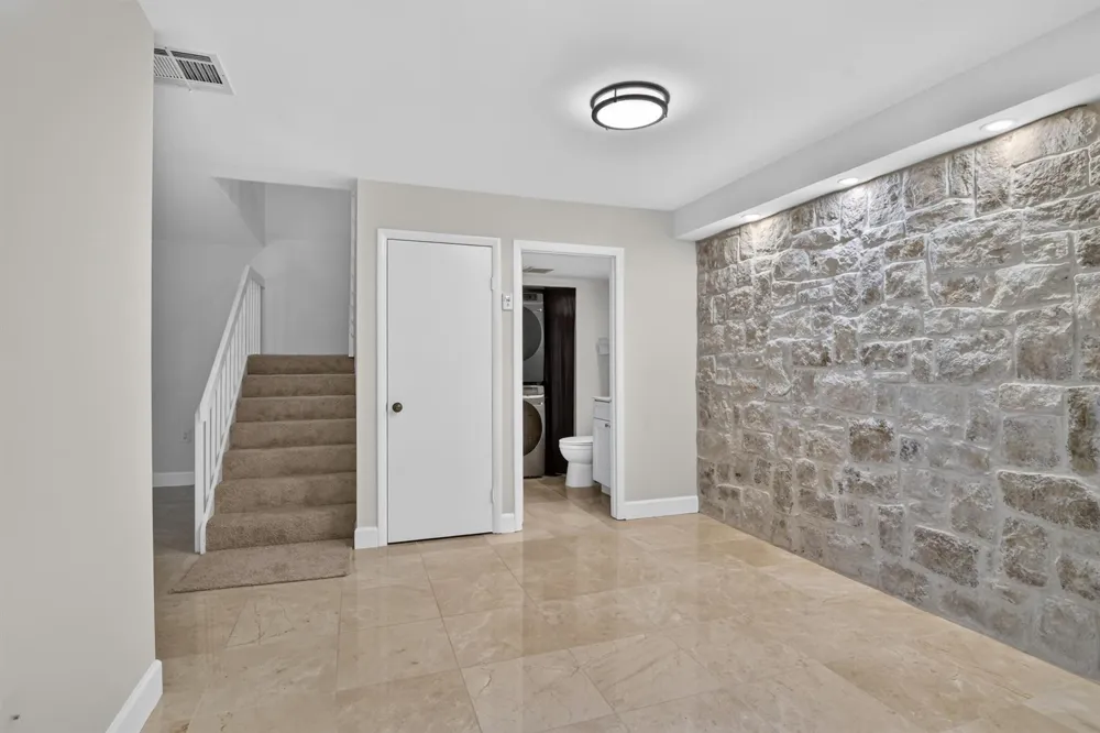 2427 24th Lane Palm Beach Gardens, FL 33418