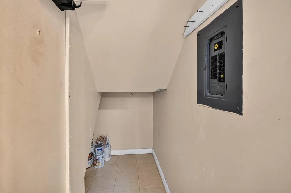 2427 24th Lane Palm Beach Gardens, FL 33418