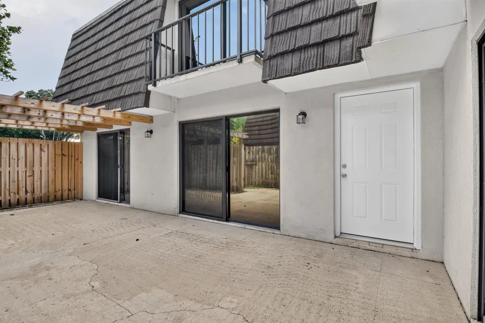 2427 24th Lane Palm Beach Gardens, FL 33418