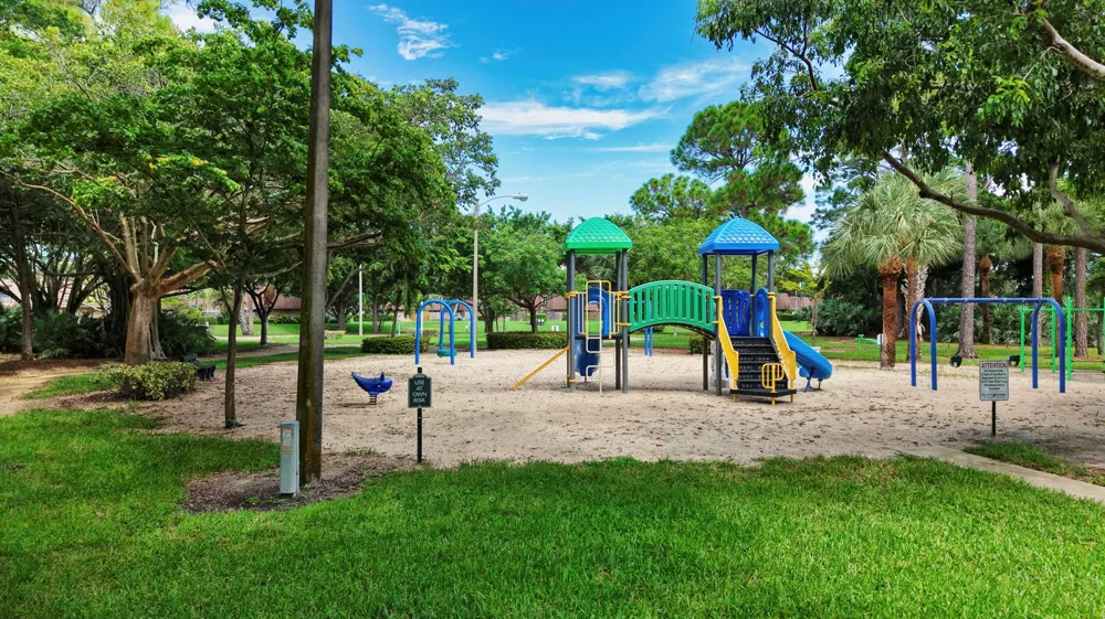 2427 24th Lane Palm Beach Gardens, FL 33418