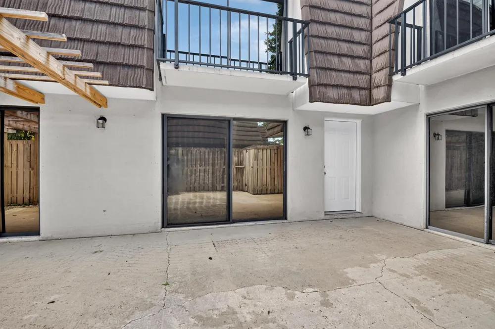 2427 24th Lane Palm Beach Gardens, FL 33418