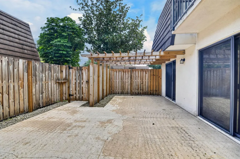 2427 24th Lane Palm Beach Gardens, FL 33418