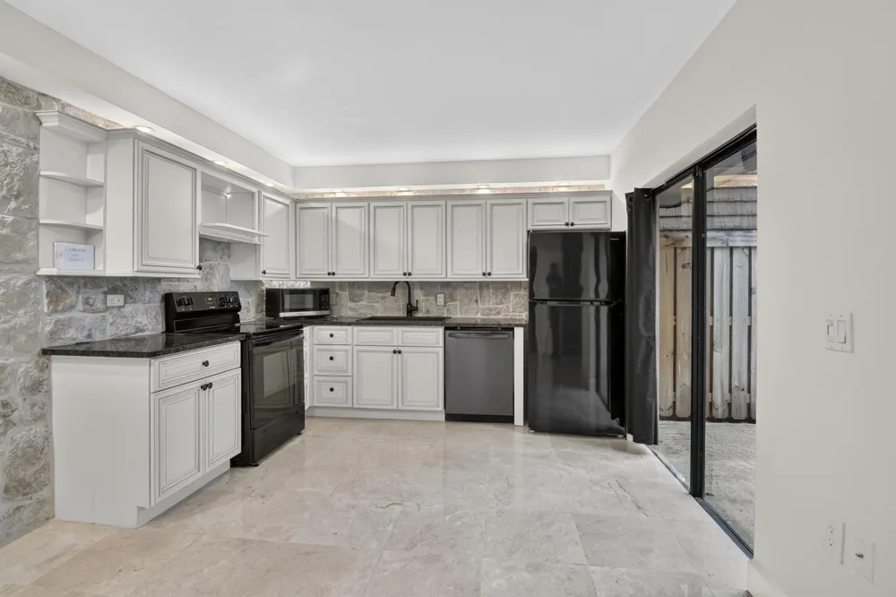 2427 24th Lane Palm Beach Gardens, FL 33418