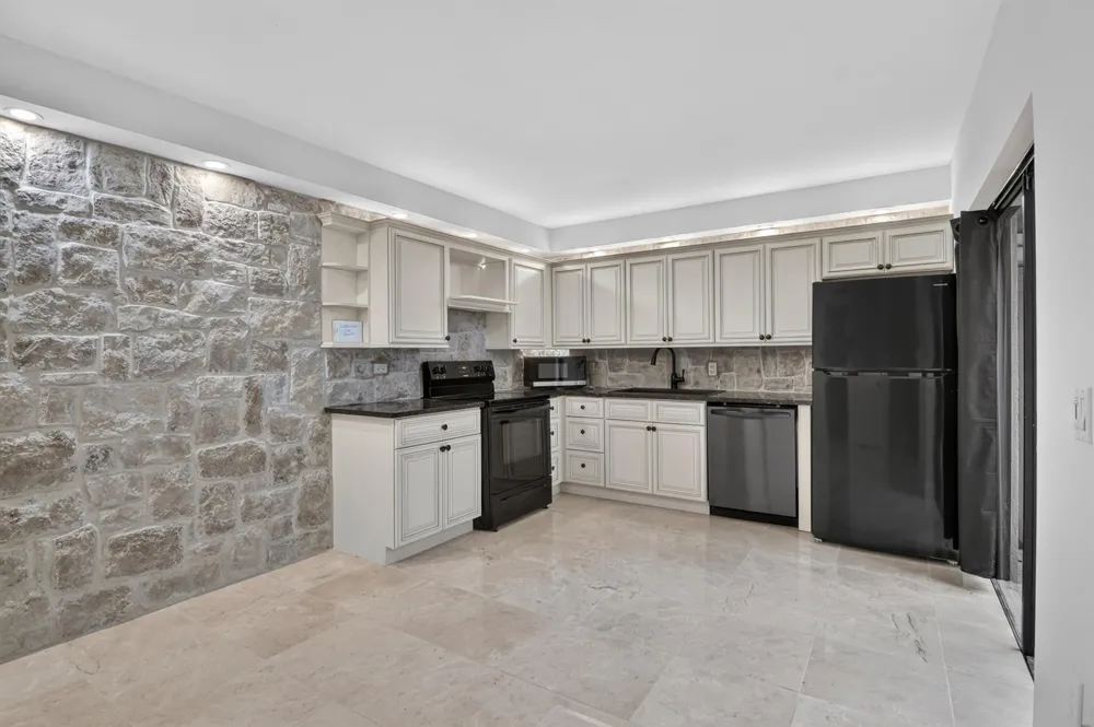 2427 24th Lane Palm Beach Gardens, FL 33418