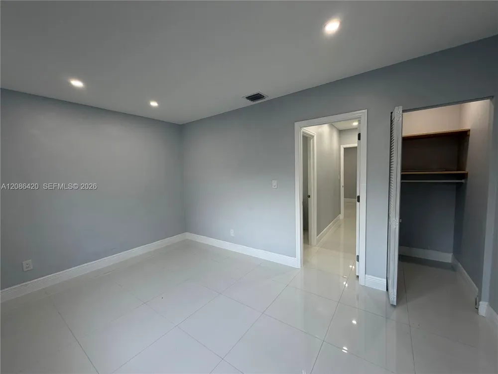 335 NE 168th St #335 North Miami Beach, FL 33162