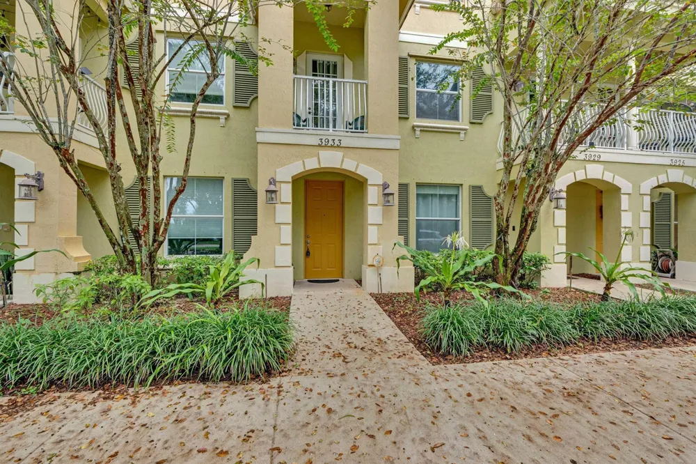3933 MONARCH LANE Coconut Creek, FL 33073