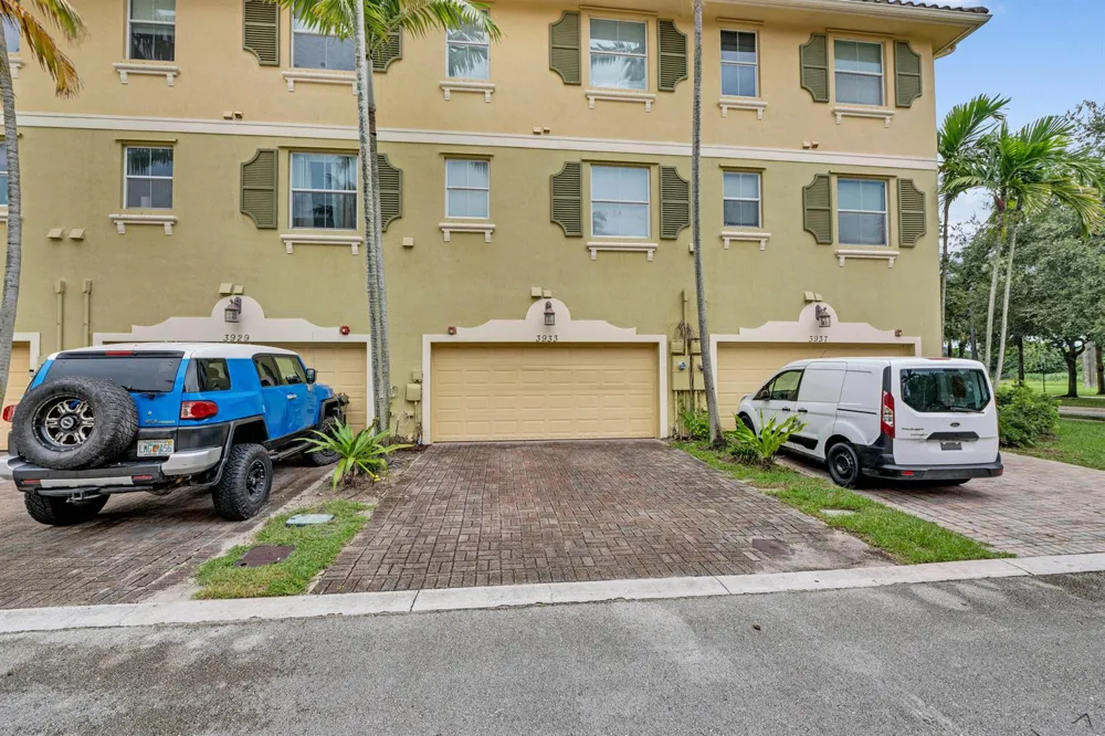 3933 MONARCH LANE Coconut Creek, FL 33073