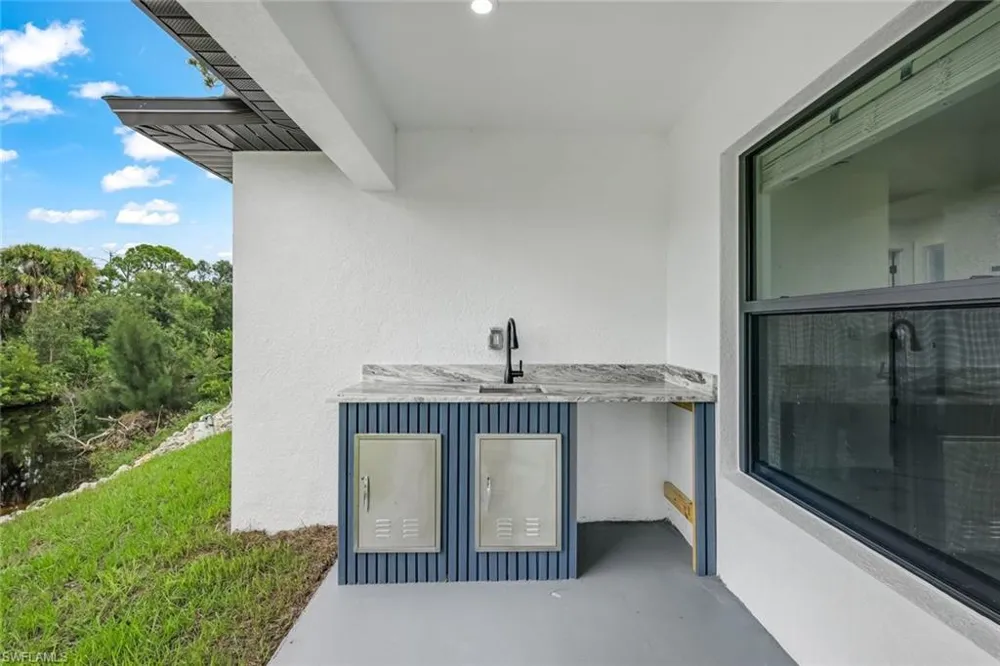 523 Wilmington Parkway Cape Coral, FL 33993