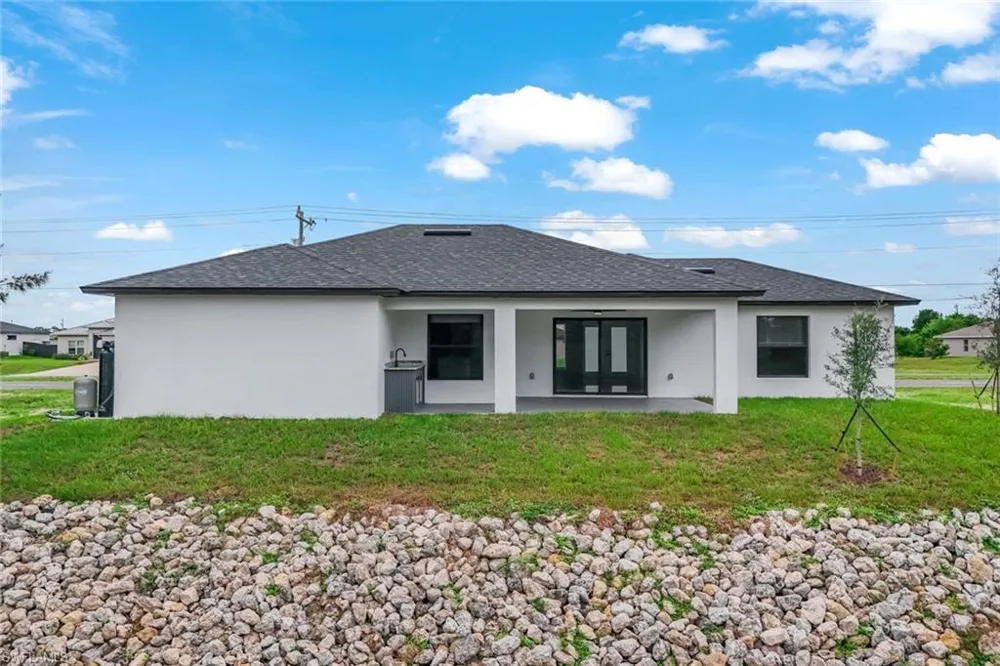 523 Wilmington Parkway Cape Coral, FL 33993