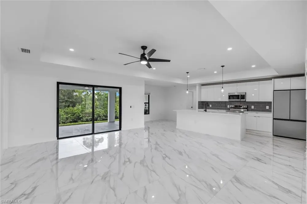 523 Wilmington Parkway Cape Coral, FL 33993